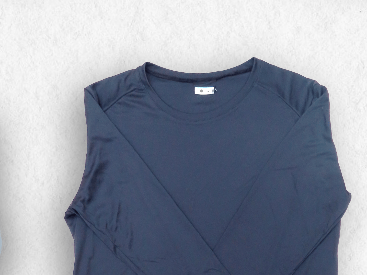 voyage, randonnée, backpack, sac à dos, Globe Seekers, The Globe Seekers, aventure, couple, équipement de voyage, matériel léger, vêtements de voyage, t-shirt, t-shirt mérinos, chemise, pull, polaire, veste, coupe-vent, doudoune, pantalon, short, legging, sous-vêtement, maillot de bain, pyjama, sac, sac à dos, banane, sac étanche, sac cabine, cube de rangement, trousse, accessoires, gourde, lampe, trousse de toilette, serviette microfibre, trousse médicale, adaptateur, batterie externe, appareil photo, DJI, drone, carnet, passeport, chapeau, lunettes, crème solaire, pharmacie de voyage, savon solide, brosse à dents, lessive, corde à linge, rangement, organisation sac à dos, backpackers, tour du monde, road trip, Asie, équipement essentiel, outdoor, confort, minimalisme, exploration, nature, liberté, vie nomade, couple voyageur