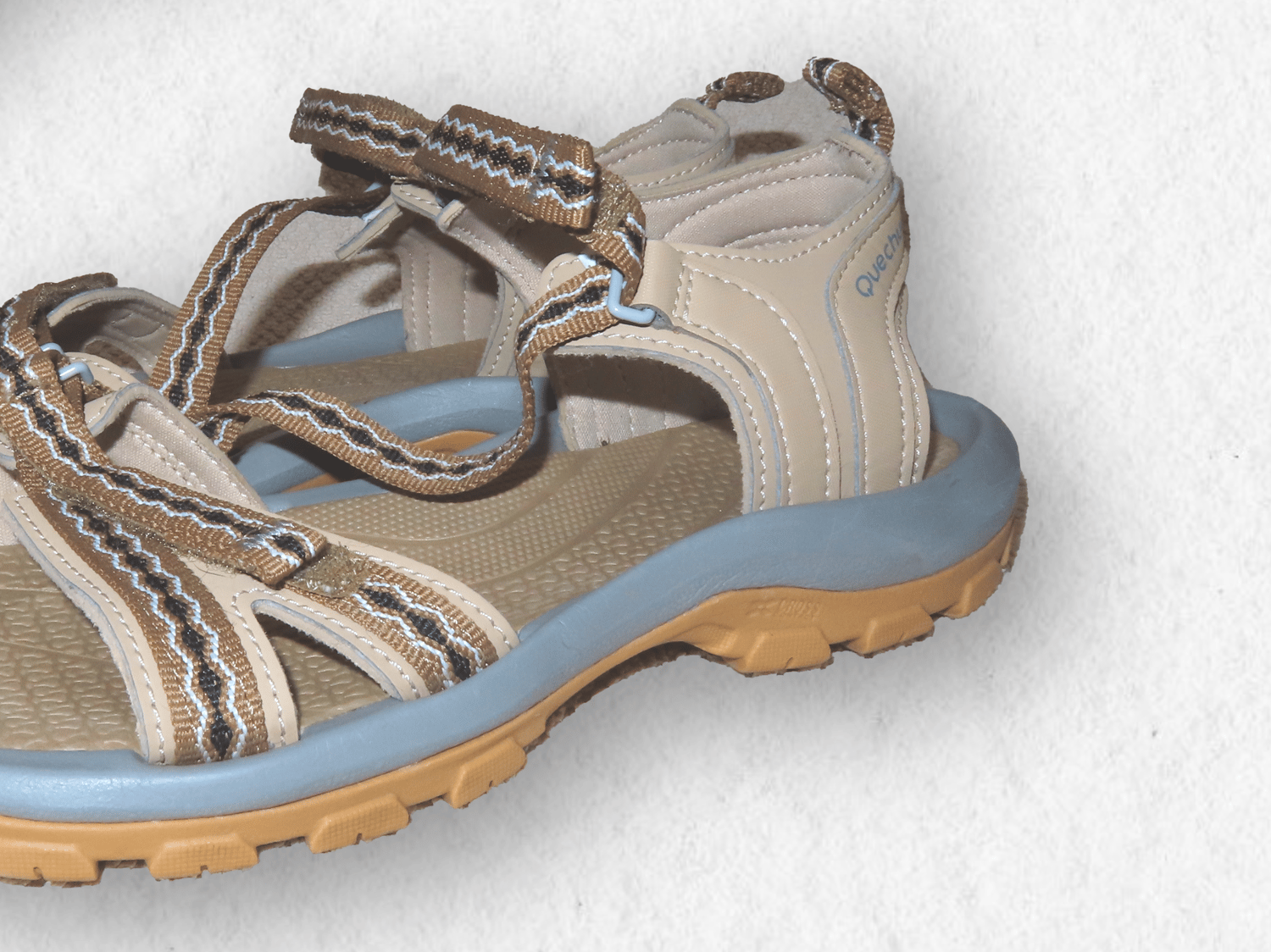 voyage, randonnée, backpack, sac à dos, Globe Seekers, The Globe Seekers, aventure, couple, équipement de voyage, matériel léger, vêtements de voyage, t-shirt, t-shirt mérinos, chemise, pull, polaire, veste, coupe-vent, doudoune, pantalon, short, legging, sous-vêtement, maillot de bain, pyjama, sac, sac à dos, banane, sac étanche, sac cabine, cube de rangement, trousse, accessoires, gourde, lampe, trousse de toilette, serviette microfibre, trousse médicale, adaptateur, batterie externe, appareil photo, DJI, drone, carnet, passeport, chapeau, lunettes, crème solaire, pharmacie de voyage, savon solide, brosse à dents, lessive, corde à linge, rangement, organisation sac à dos, backpackers, tour du monde, road trip, Asie, équipement essentiel, outdoor, confort, minimalisme, exploration, nature, liberté, vie nomade, couple voyageur