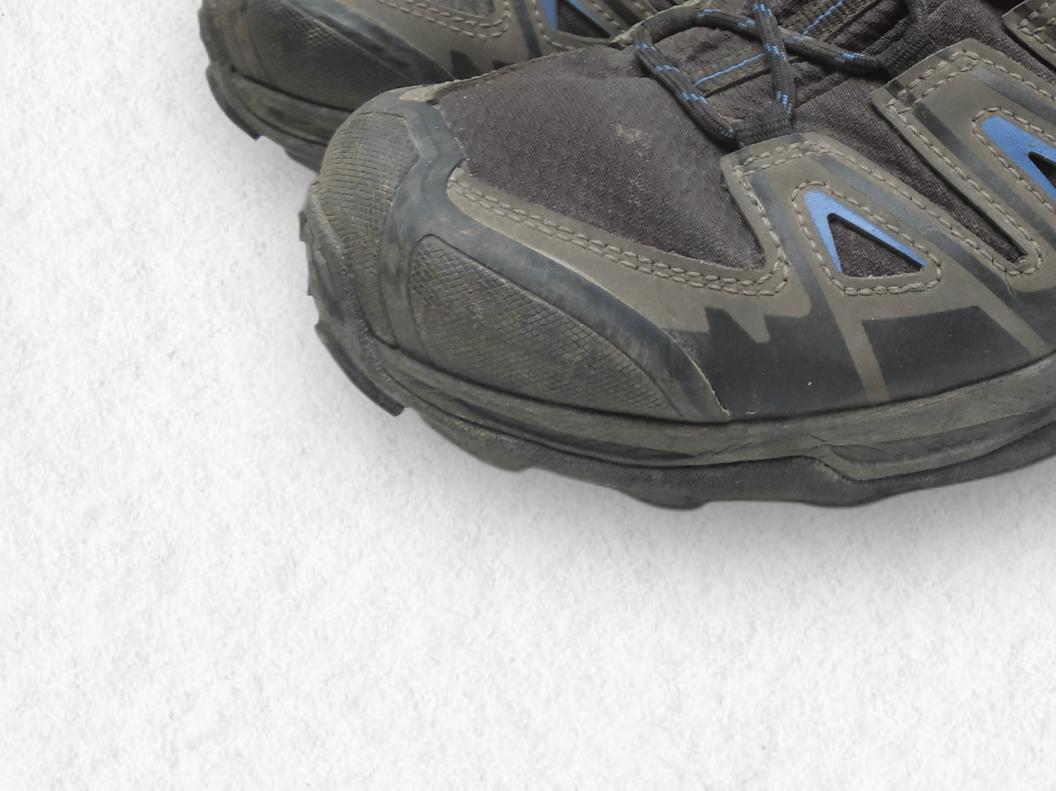 voyage, randonnée, backpack, sac à dos, Globe Seekers, The Globe Seekers, aventure, couple, équipement de voyage, matériel léger, vêtements de voyage, t-shirt, t-shirt mérinos, chemise, pull, polaire, veste, coupe-vent, doudoune, pantalon, short, legging, sous-vêtement, maillot de bain, pyjama, sac, sac à dos, banane, sac étanche, sac cabine, cube de rangement, trousse, accessoires, gourde, lampe, trousse de toilette, serviette microfibre, trousse médicale, adaptateur, batterie externe, appareil photo, DJI, drone, carnet, passeport, chapeau, lunettes, crème solaire, pharmacie de voyage, savon solide, brosse à dents, lessive, corde à linge, rangement, organisation sac à dos, backpackers, tour du monde, road trip, Asie, équipement essentiel, outdoor, confort, minimalisme, exploration, nature, liberté, vie nomade, couple voyageur