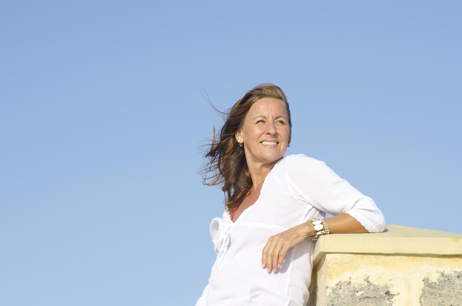 “Midlife woman noticing self-sabotage patterns”  “Hypnotherapy helping overcome limiting beliefs”. self-sabotage, self-defeating behaviours, subconscious patterns, break negative habits, hypnotherapy for behaviour change, midlife mental health.