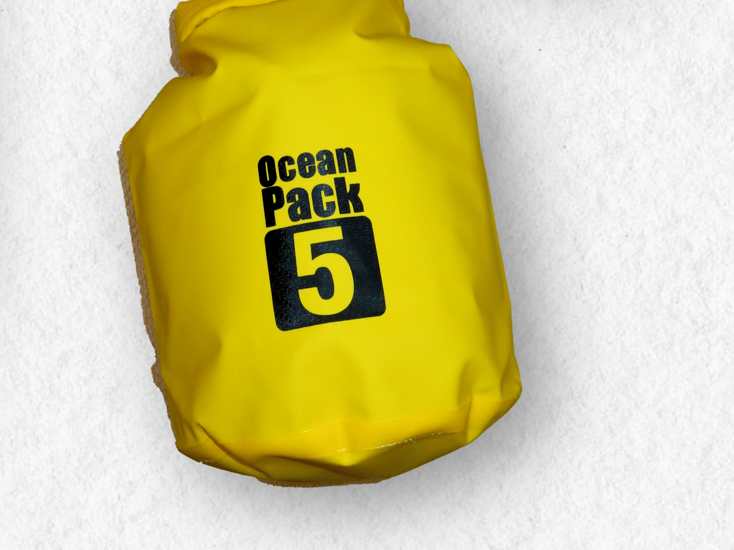 voyage, randonnée, backpack, sac à dos, Globe Seekers, The Globe Seekers, aventure, couple, équipement de voyage, matériel léger, vêtements de voyage, t-shirt, t-shirt mérinos, chemise, pull, polaire, veste, coupe-vent, doudoune, pantalon, short, legging, sous-vêtement, maillot de bain, pyjama, sac, sac à dos, banane, sac étanche, sac cabine, cube de rangement, trousse, accessoires, gourde, lampe, trousse de toilette, serviette microfibre, trousse médicale, adaptateur, batterie externe, appareil photo, DJI, drone, carnet, passeport, chapeau, lunettes, crème solaire, pharmacie de voyage, savon solide, brosse à dents, lessive, corde à linge, rangement, organisation sac à dos, backpackers, tour du monde, road trip, Asie, équipement essentiel, outdoor, confort, minimalisme, exploration, nature, liberté, vie nomade, couple voyageur