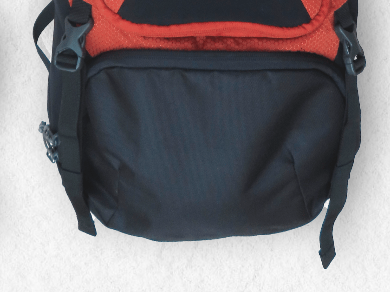 voyage, randonnée, backpack, sac à dos, Globe Seekers, The Globe Seekers, aventure, couple, équipement de voyage, matériel léger, vêtements de voyage, t-shirt, t-shirt mérinos, chemise, pull, polaire, veste, coupe-vent, doudoune, pantalon, short, legging, sous-vêtement, maillot de bain, pyjama, sac, sac à dos, banane, sac étanche, sac cabine, cube de rangement, trousse, accessoires, gourde, lampe, trousse de toilette, serviette microfibre, trousse médicale, adaptateur, batterie externe, appareil photo, DJI, drone, carnet, passeport, chapeau, lunettes, crème solaire, pharmacie de voyage, savon solide, brosse à dents, lessive, corde à linge, rangement, organisation sac à dos, backpackers, tour du monde, road trip, Asie, équipement essentiel, outdoor, confort, minimalisme, exploration, nature, liberté, vie nomade, couple voyageur