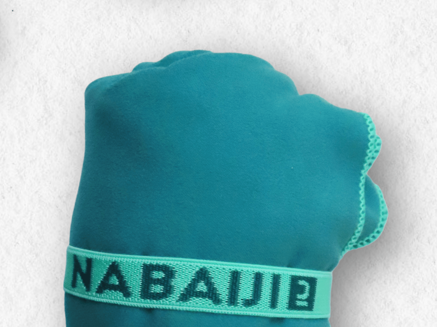 voyage, randonnée, backpack, sac à dos, Globe Seekers, The Globe Seekers, aventure, couple, équipement de voyage, matériel léger, vêtements de voyage, t-shirt, t-shirt mérinos, chemise, pull, polaire, veste, coupe-vent, doudoune, pantalon, short, legging, sous-vêtement, maillot de bain, pyjama, sac, sac à dos, banane, sac étanche, sac cabine, cube de rangement, trousse, accessoires, gourde, lampe, trousse de toilette, serviette microfibre, trousse médicale, adaptateur, batterie externe, appareil photo, DJI, drone, carnet, passeport, chapeau, lunettes, crème solaire, pharmacie de voyage, savon solide, brosse à dents, lessive, corde à linge, rangement, organisation sac à dos, backpackers, tour du monde, road trip, Asie, équipement essentiel, outdoor, confort, minimalisme, exploration, nature, liberté, vie nomade, couple voyageur