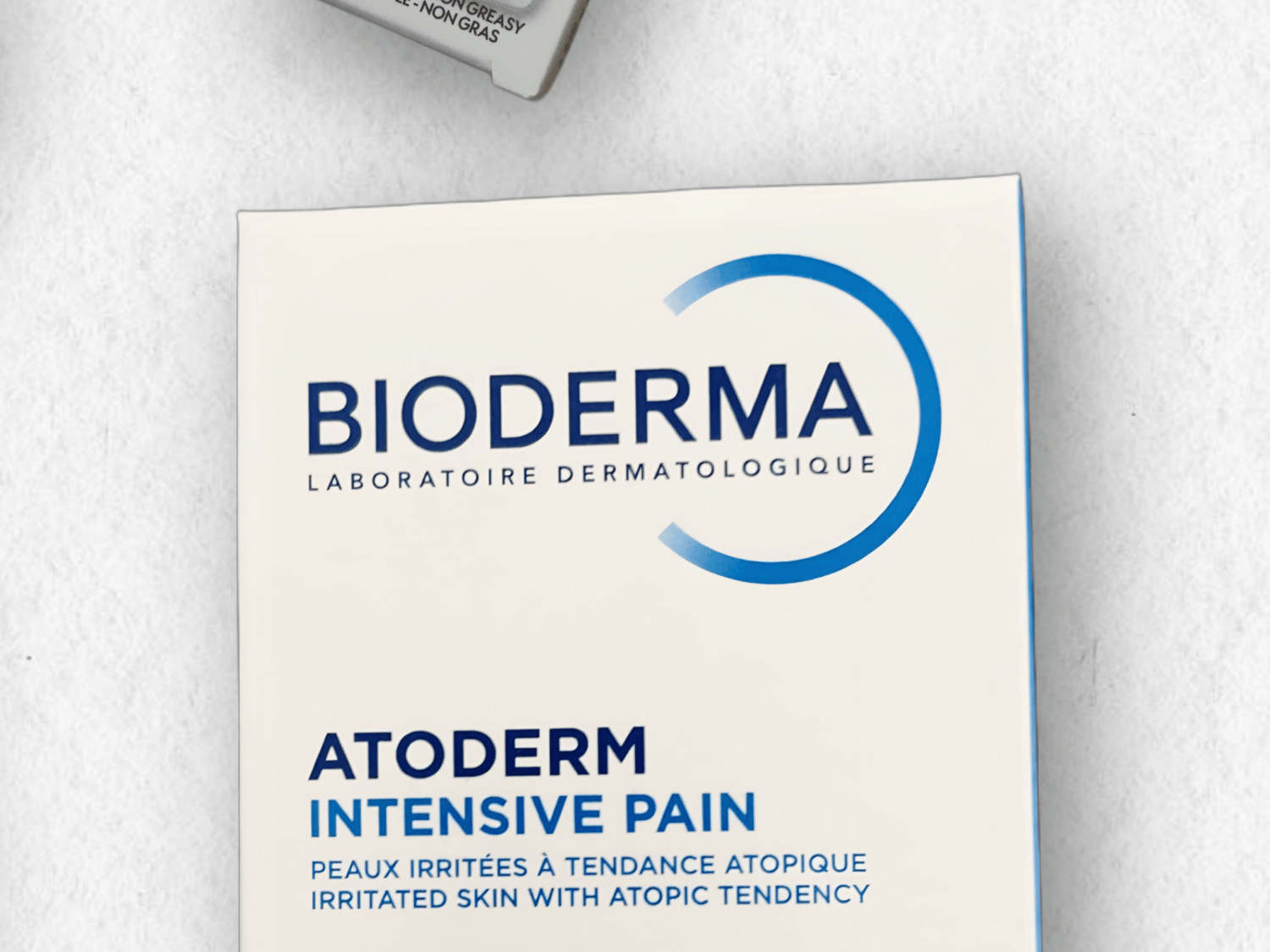 voyage, randonnée, backpack, sac à dos, Globe Seekers, The Globe Seekers, aventure, couple, équipement de voyage, matériel léger, vêtements de voyage, t-shirt, t-shirt mérinos, chemise, pull, polaire, veste, coupe-vent, doudoune, pantalon, short, legging, sous-vêtement, maillot de bain, pyjama, sac, sac à dos, banane, sac étanche, sac cabine, cube de rangement, trousse, accessoires, gourde, lampe, trousse de toilette, serviette microfibre, trousse médicale, adaptateur, batterie externe, appareil photo, DJI, drone, carnet, passeport, chapeau, lunettes, crème solaire, pharmacie de voyage, savon solide, brosse à dents, lessive, corde à linge, rangement, organisation sac à dos, backpackers, tour du monde, road trip, Asie, équipement essentiel, outdoor, confort, minimalisme, exploration, nature, liberté, vie nomade, couple voyageur