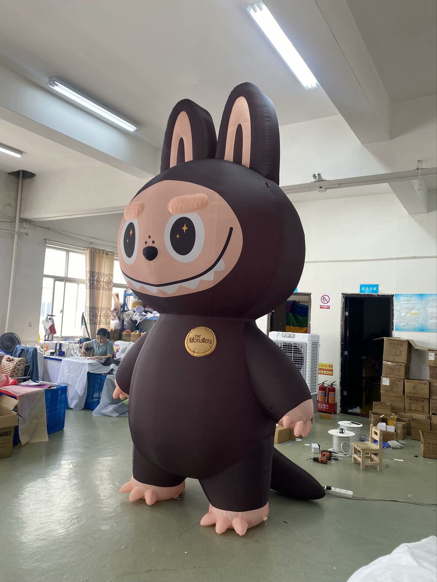 labubu-inflatable-night-glow