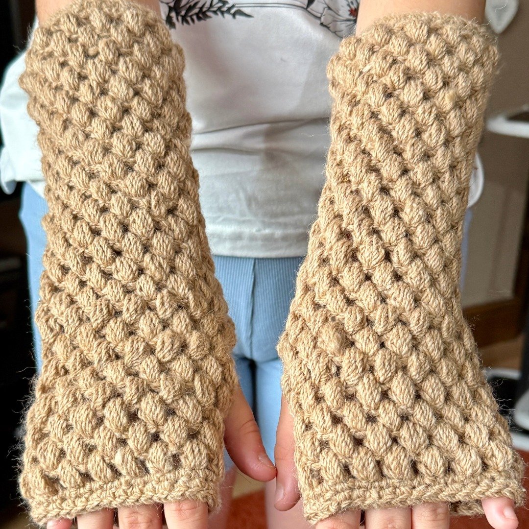 Image of fingerless crochet gloves by Tania