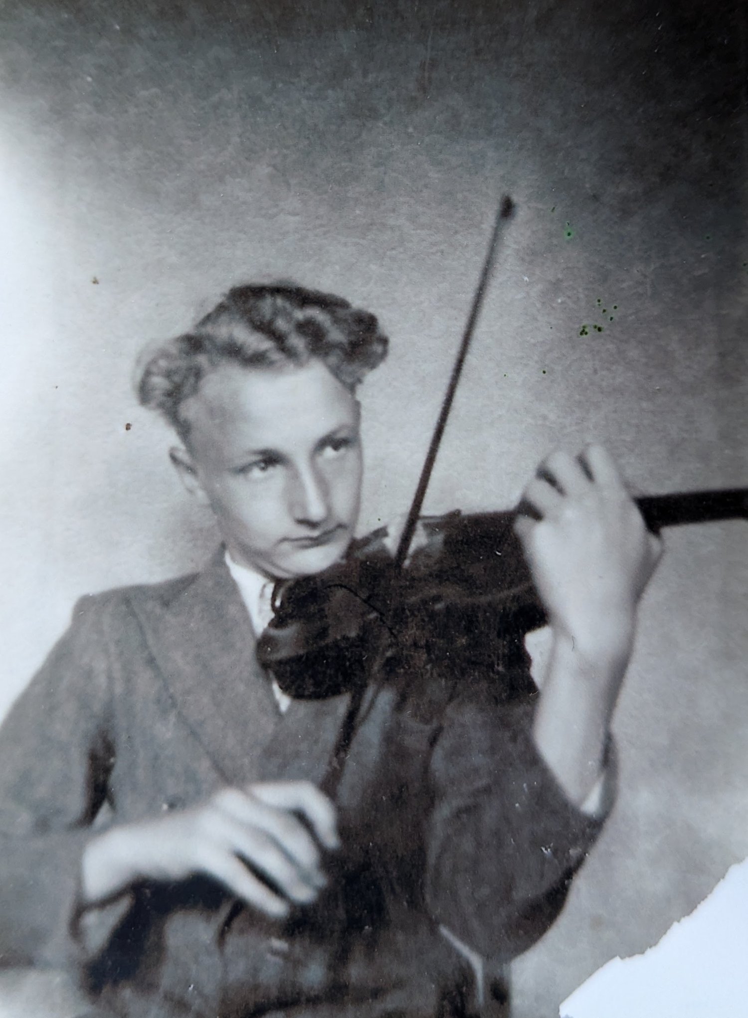 Harry playing the violin, 1949, aged 15.