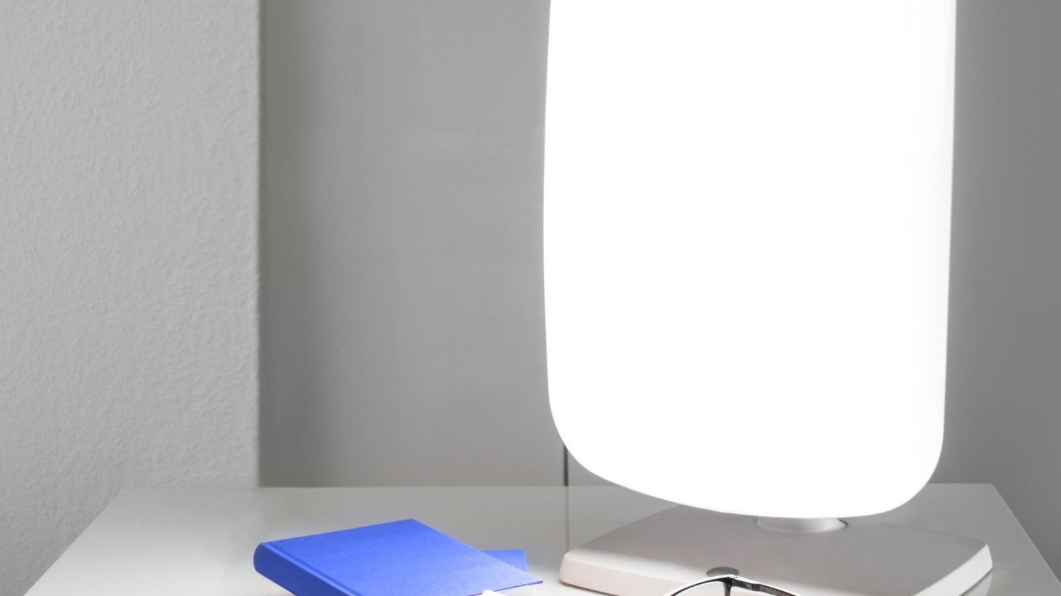 Morgenroutine - Gesunder Start in den Tag mit einer Tageslichtlampe.