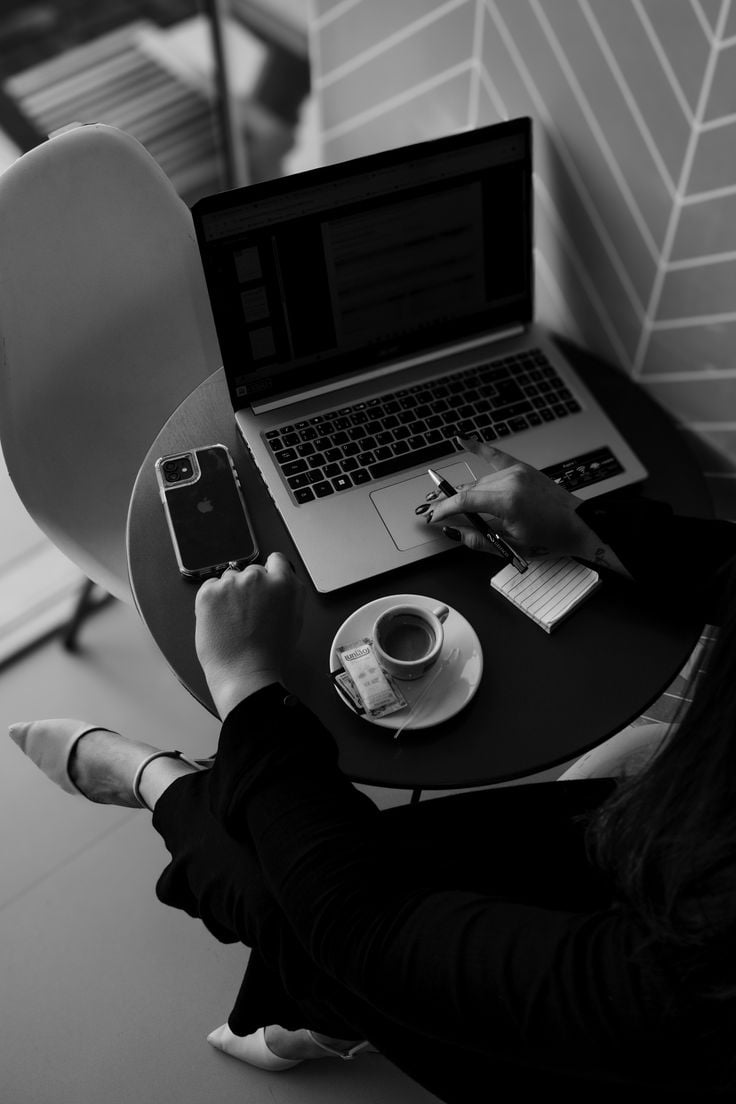 digital income for women, make money online, women entrepreneurship, freelancing for women, digital business, passive income ideas, AI side hustles, content monetization, online business for women, financial freedom, Girl Glu eBook