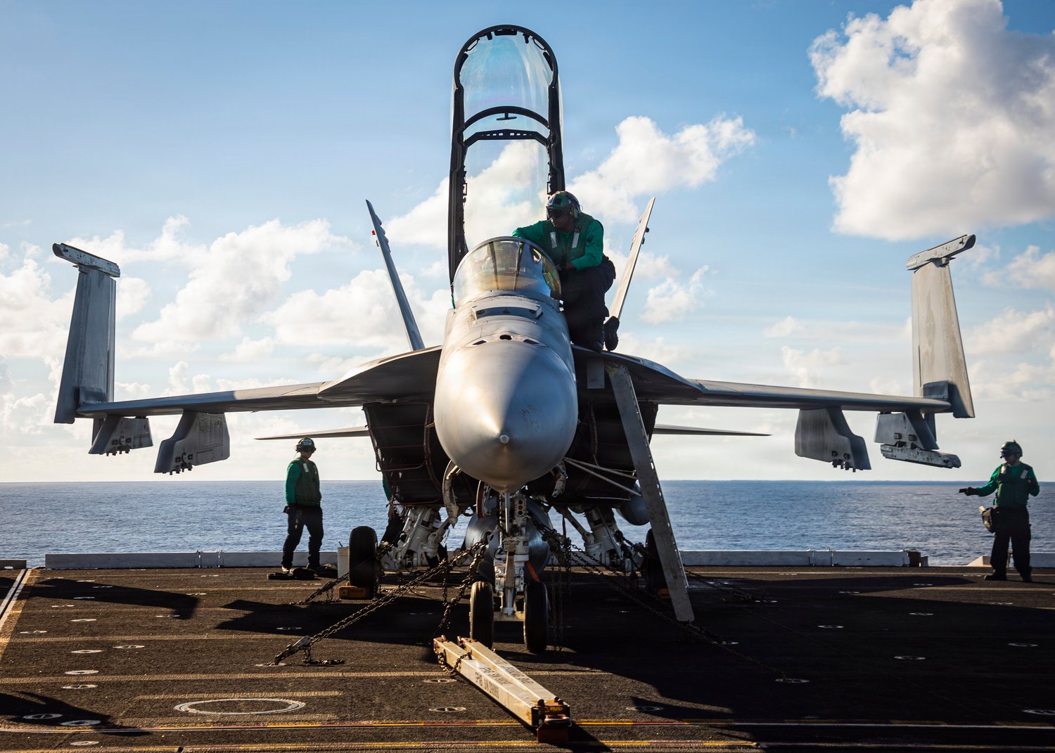 Best wallpaper and background, picture, video, news, Military, Aircraft, Jet Aircraft, Jet Fighter, F-14 Tomcat, F-15 Strike Eagle, F/A-18 Super Hornet, C-130 Hercules, Airborne, F-22 Raptor, AWACS, Military picture, Military video, Aviation, Boeing, Airb