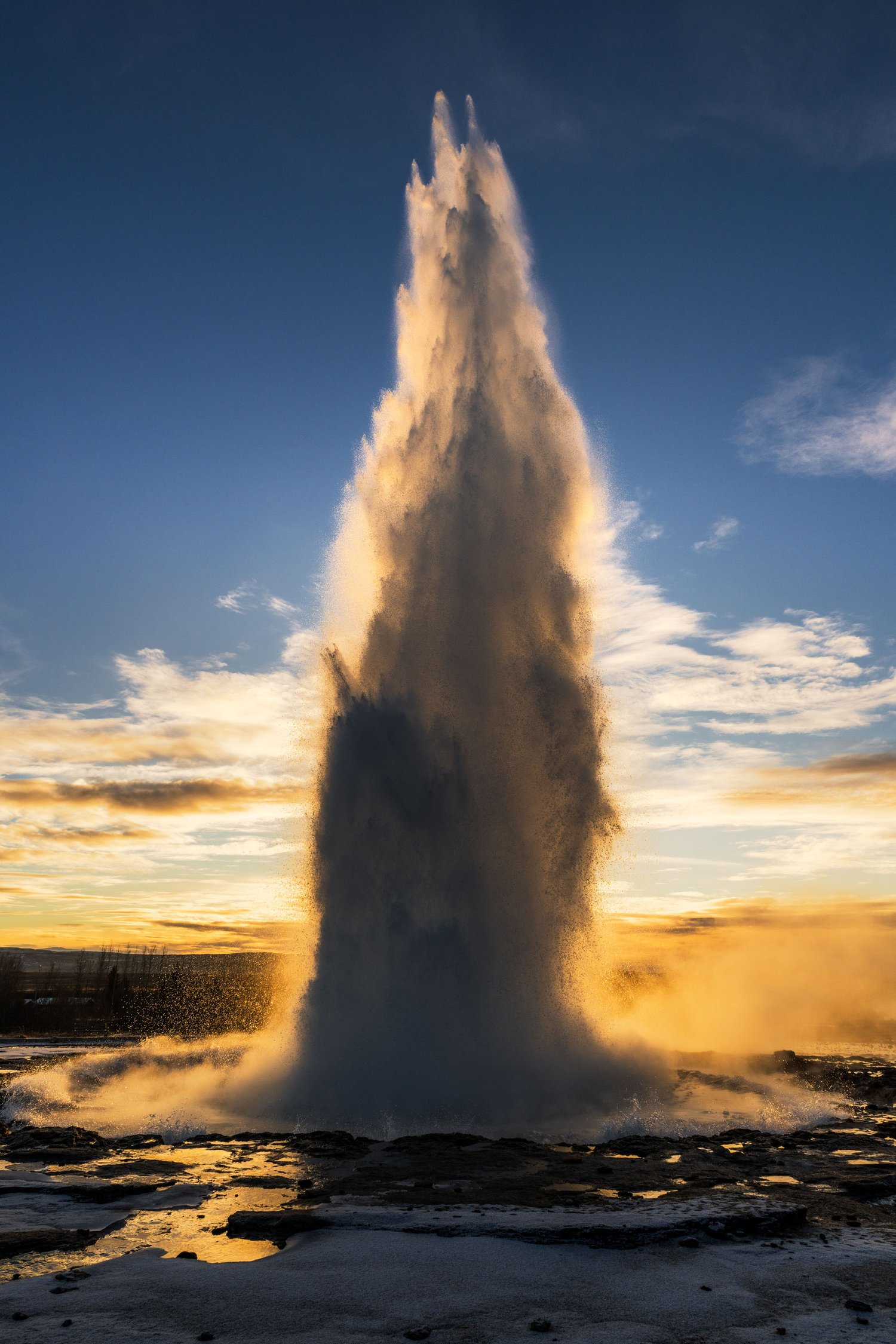 Geysir Strokkur geyser iceland golden circle landscape photography morning winter sunrise
