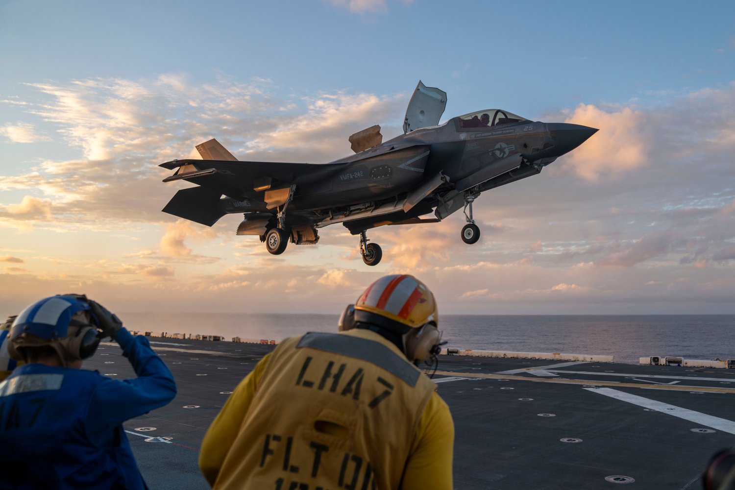 Best wallpaper and background, picture, video, news, Military, Aircraft, Jet Aircraft, Jet Fighter, F-14 Tomcat, F-15 Strike Eagle, F/A-18 Super Hornet, C-130 Hercules, Airborne, F-22 Raptor, AWACS, Military picture, Military video, Aviation, Boeing, Airb