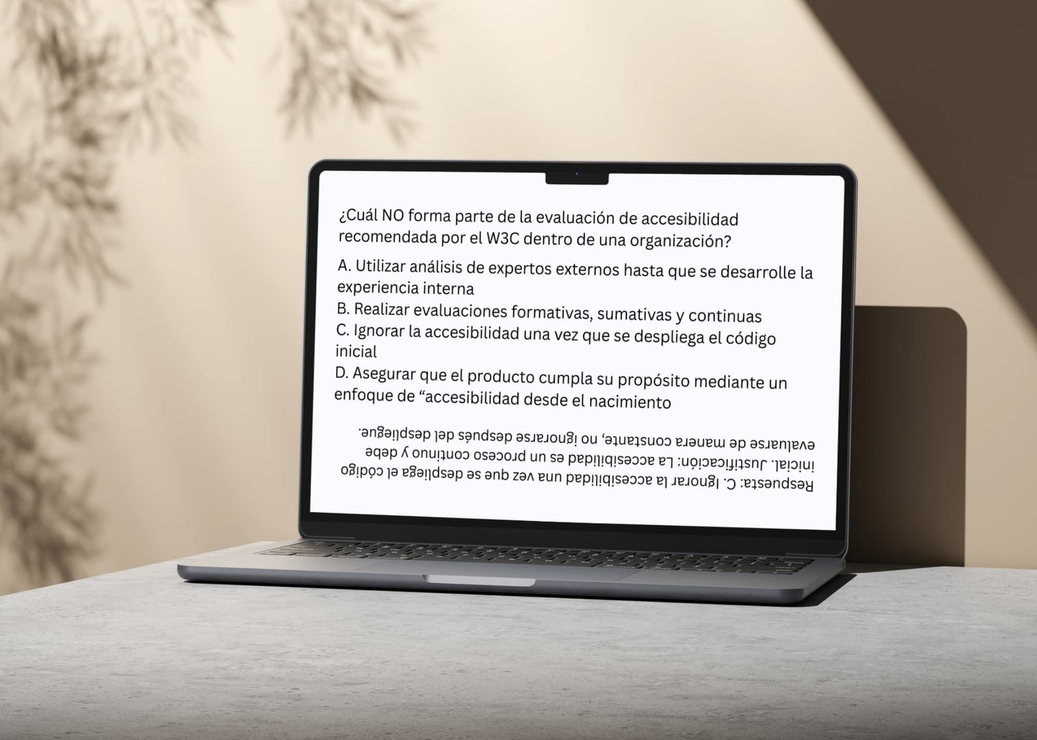 una computadora portátil muestra una pregunta de práctica difícil sobre los estándares de accesibilidad web