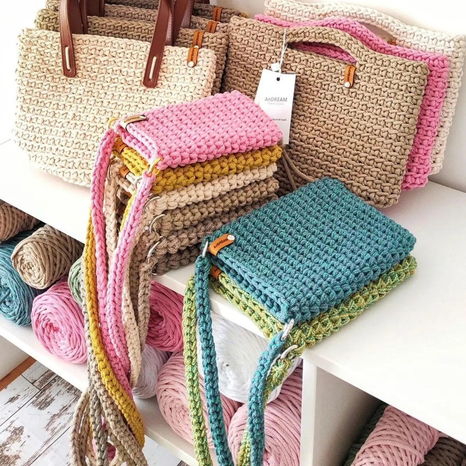 Modern crochet crossbody bag made with cotton rope yarn – Spring Pop Bag pattern