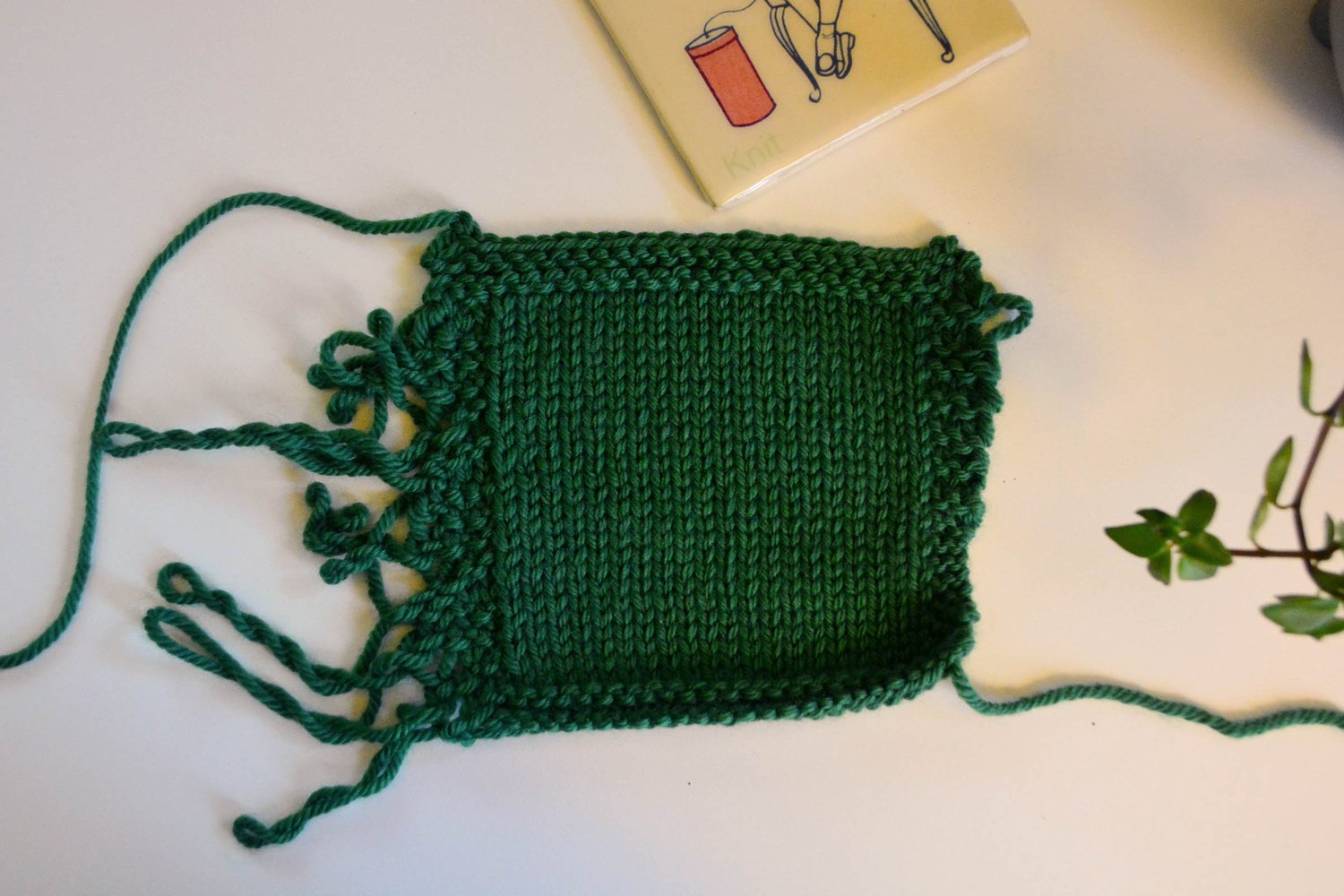 A swatch knitted in the round using the "knit your floats" method.