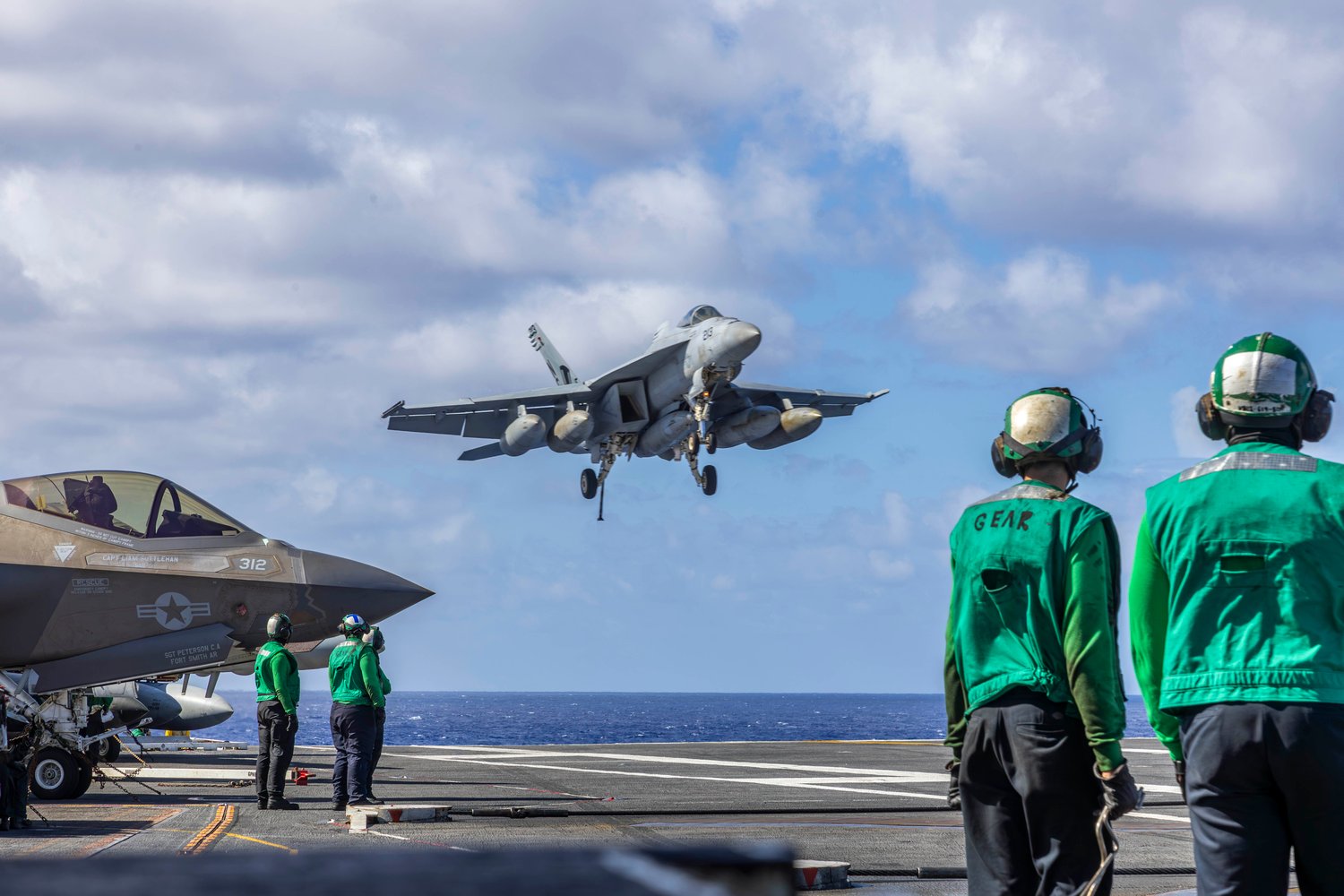 Best wallpaper and background, picture, video, news, Military, Aircraft, Jet Aircraft, Jet Fighter, F-14 Tomcat, F-15 Strike Eagle, F/A-18 Super Hornet, C-130 Hercules, Airborne, F-22 Raptor, AWACS, Military picture, Military video, Aviation, Boeing, Airb