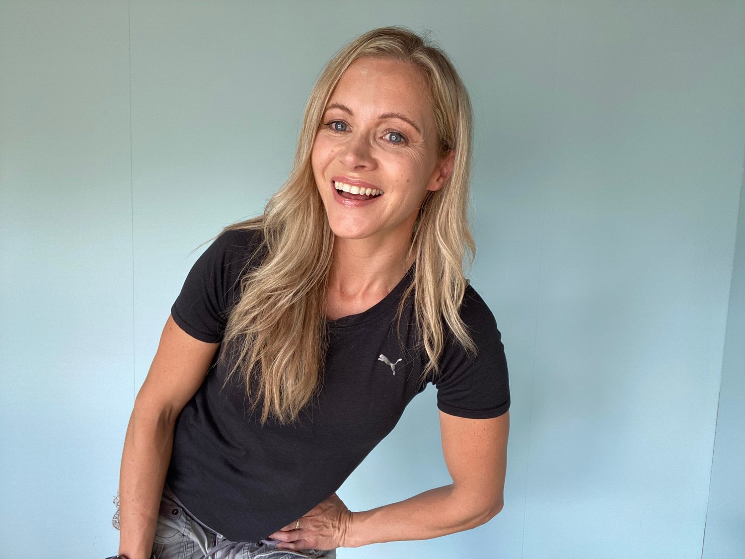 Perimenopause and menopause nutrition coach help lose weight and feel calmer with eat well