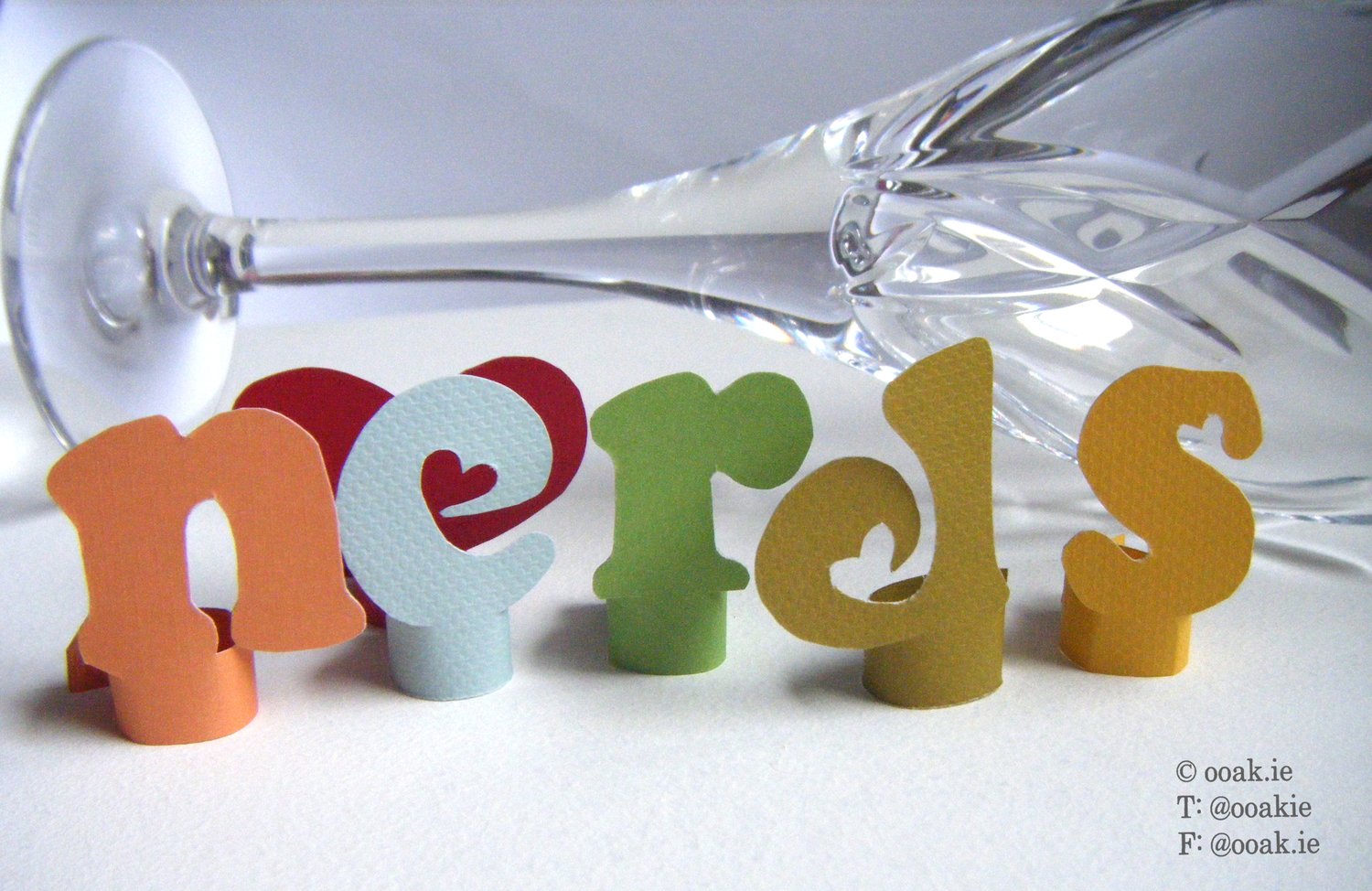 8 printable heart-themed wine glass tags spelling FRIENDS, displayed as DIY drink markers on wine glass stems.