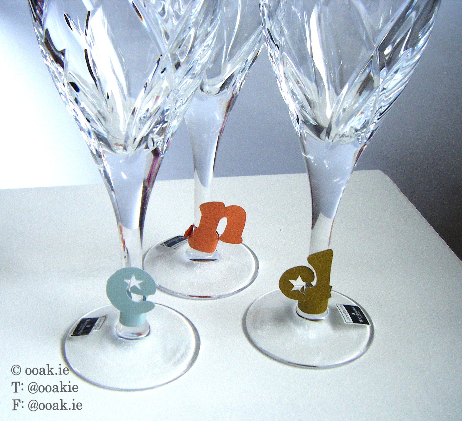 8 printable star-themed wine glass tags spelling FRIENDS, displayed as DIY drink markers on wine glass stems.