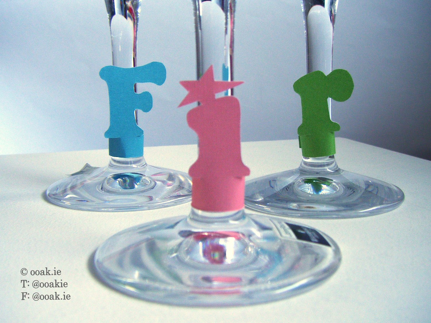 8 printable star-themed wine glass tags spelling FRIENDS, displayed as DIY drink markers on wine glass stems.