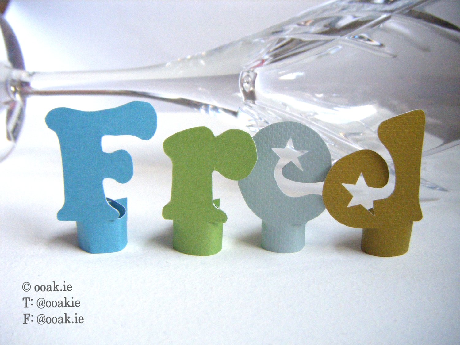 8 printable star-themed wine glass tags spelling FRIENDS, displayed as DIY drink markers on wine glass stems.