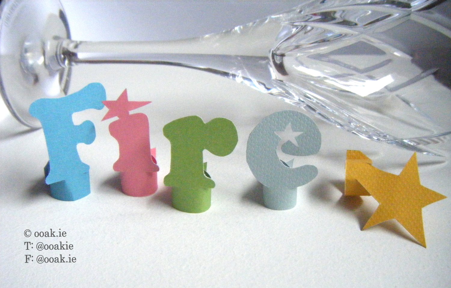 8 printable star-themed wine glass tags spelling FRIENDS, displayed as DIY drink markers on wine glass stems.