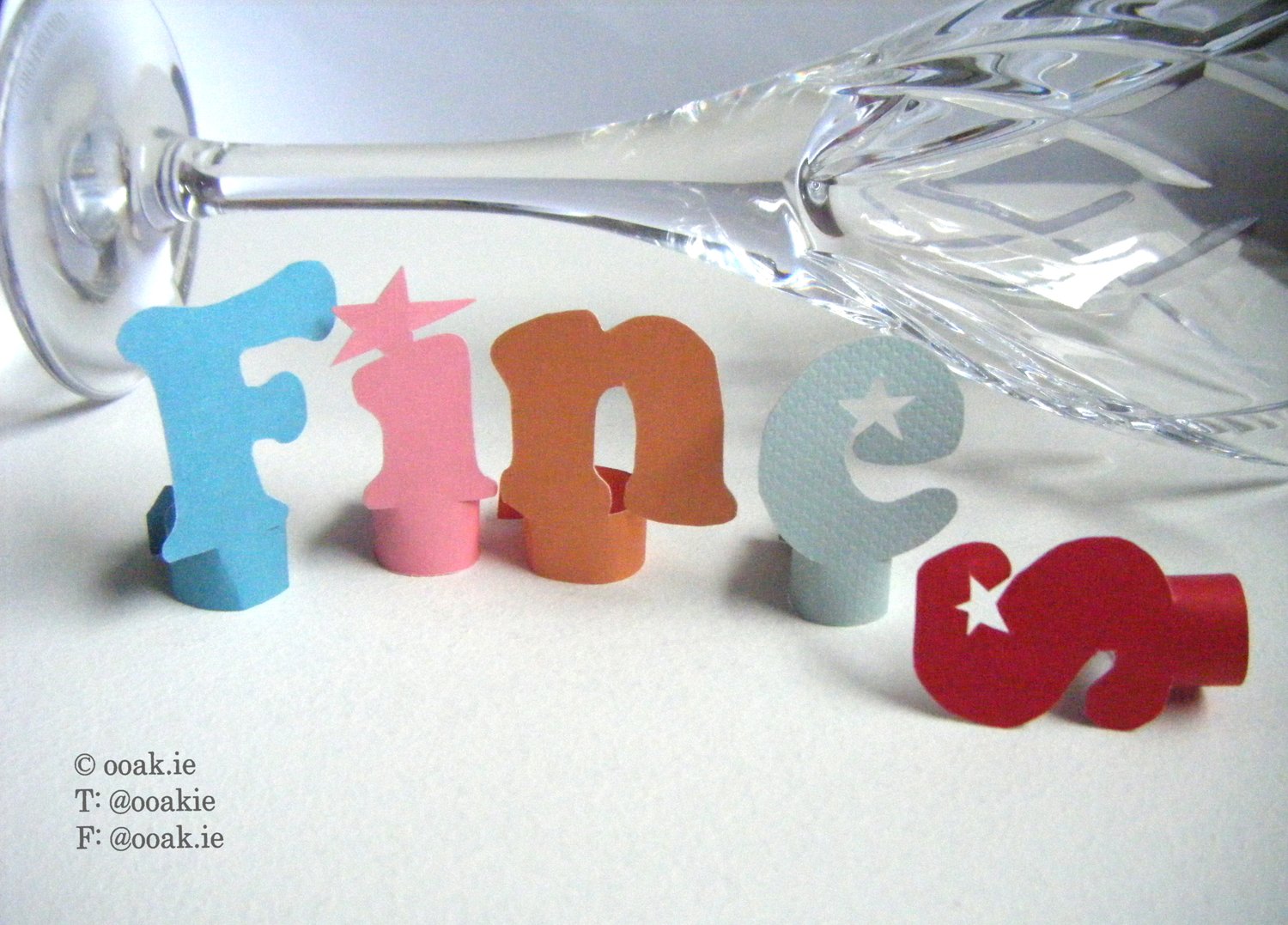 8 printable star-themed wine glass tags spelling FRIENDS, displayed as DIY drink markers on wine glass stems.