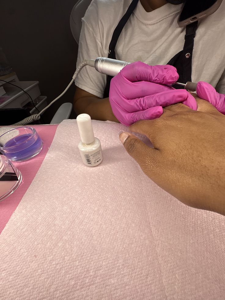 Nail technician managing client cancellations and no-shows professionally to grow the business.