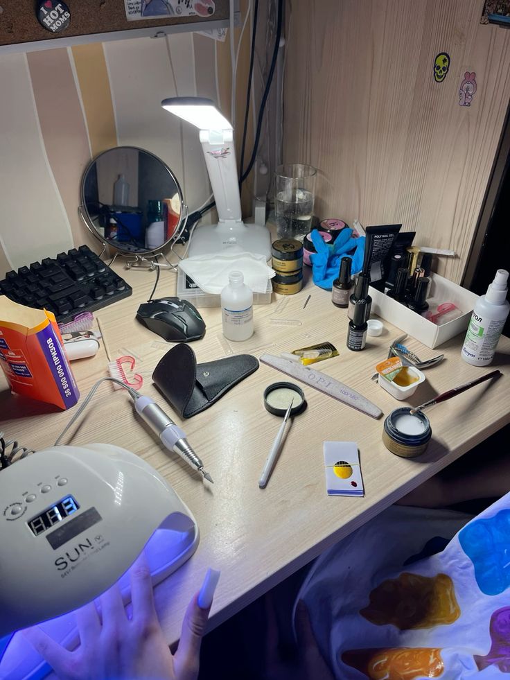 Every nail technician encounters challenging clients at some point. Handling difficult clients professionally is crucial to grow your nail business while maintaining a positive reputation. Proper communication, patience, and clear boundaries ensure a smoo