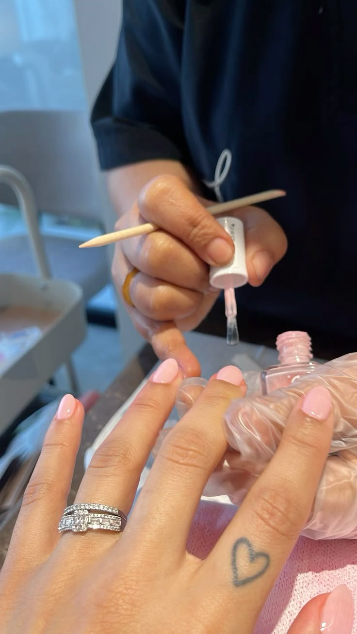 Upselling is a smart way to grow your nail business and increase revenue, but it must be done thoughtfully. The key is to offer additional services or products that genuinely enhance the client’s experience without making them feel pressured.  This guide 