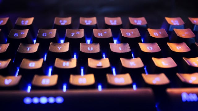 Apprenez à installer facilement des raccourcis clavier sur Premiere Pro (.kys) et gagnez du temps en montage vidéo.