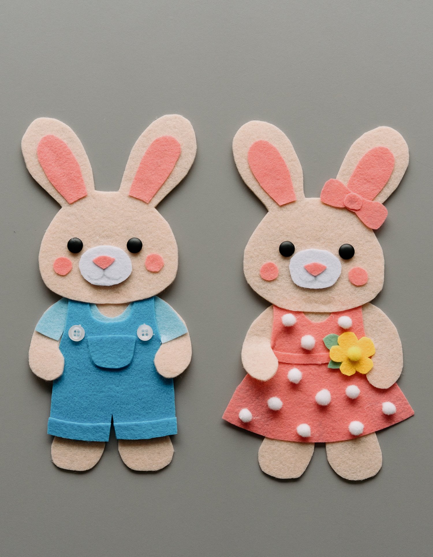 Finished felt rabbit girl and boy puppets in blue and pink outfits – JoyArt Easter Characters PDF pattern by MUNa Patterns