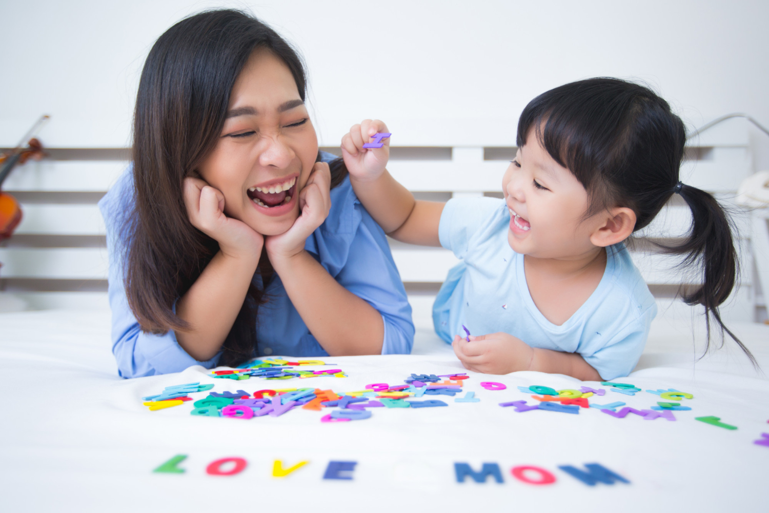 mother teaching daughter phonemes