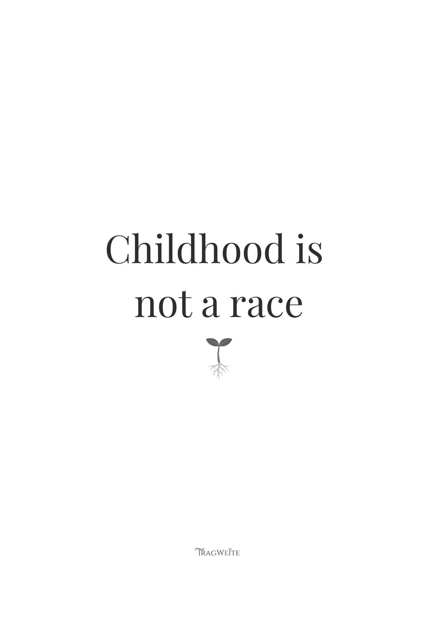 EN: Black and white printable poster design "Childhood is not a race" with seedling illustration, digital download by Tragweite DE: Schwarz-weißes Posterdesign „Kindheit ist kein Wettrennen" mit Keimling-Illustration, digitaler Download von Tragweite