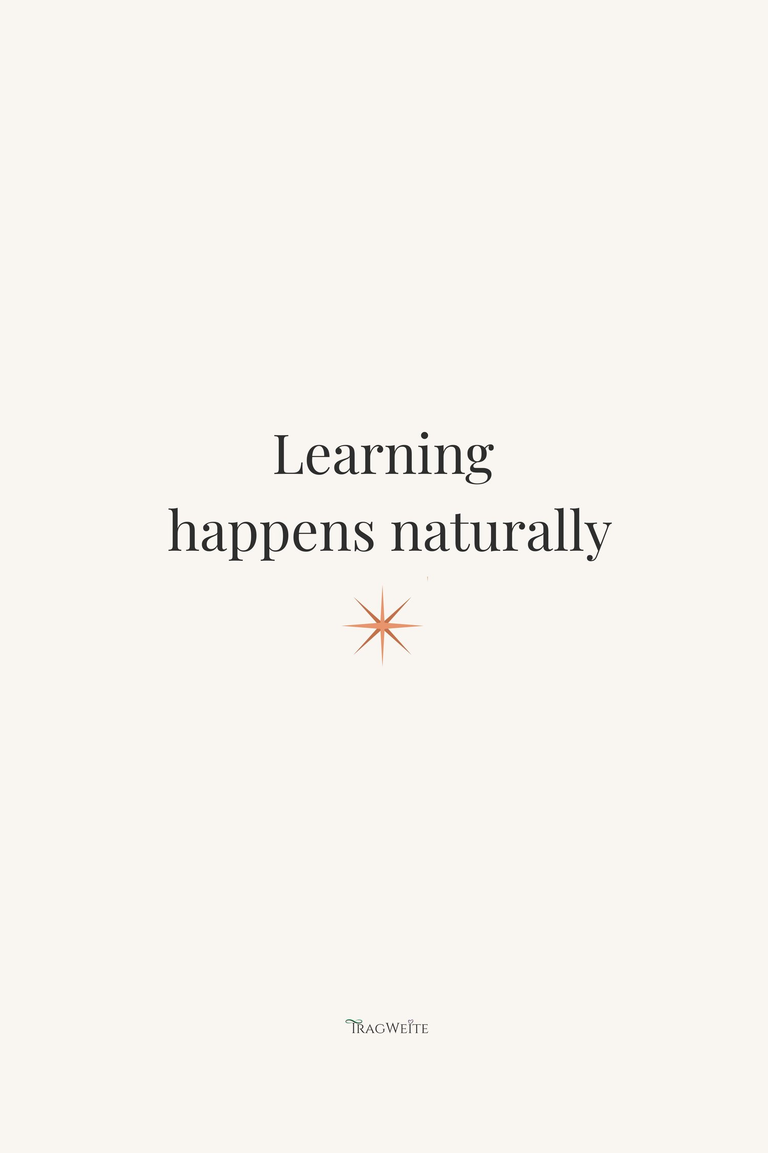 Printable poster "Learning happens naturally" with terracotta star on warm cream background by Tragweite.  Druckbares Poster „Lernen geschieht natürlich" mit terrakottafarbenem Stern auf cremefarbenem Hintergrund von Tragweite.