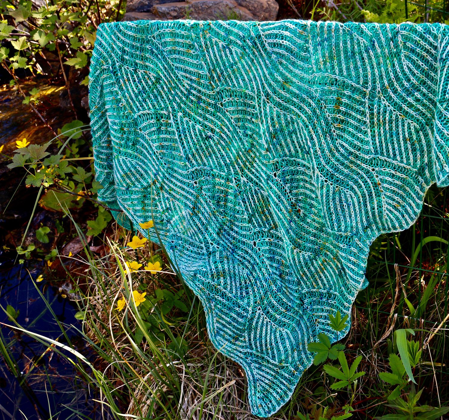 A green Waterfall Shawl in nature