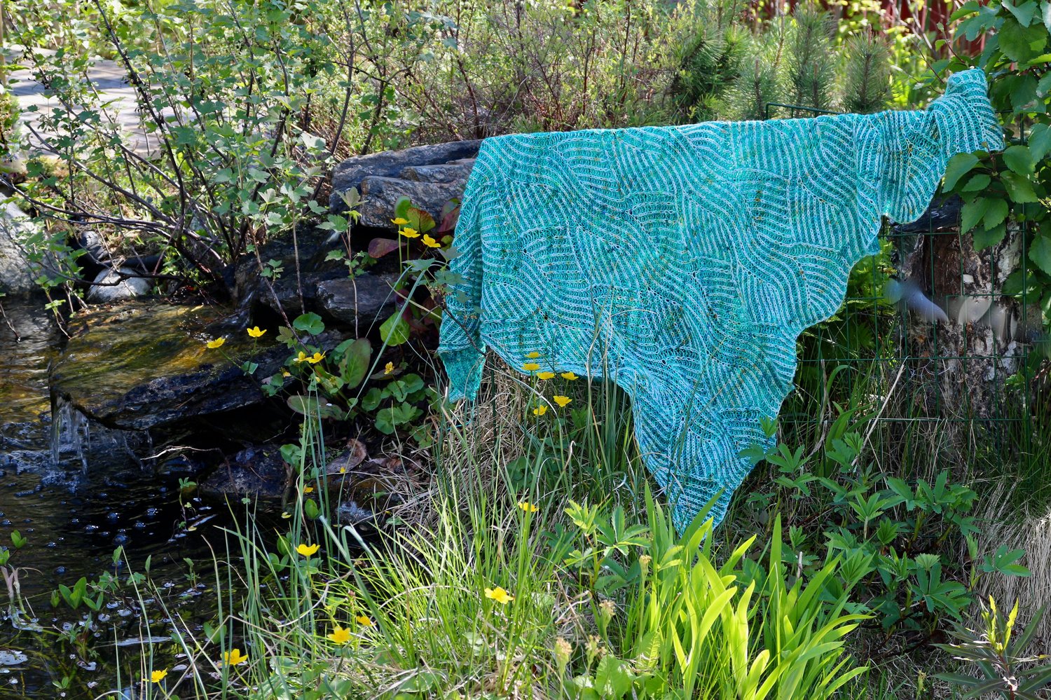 A green Waterfall Shawl in nature