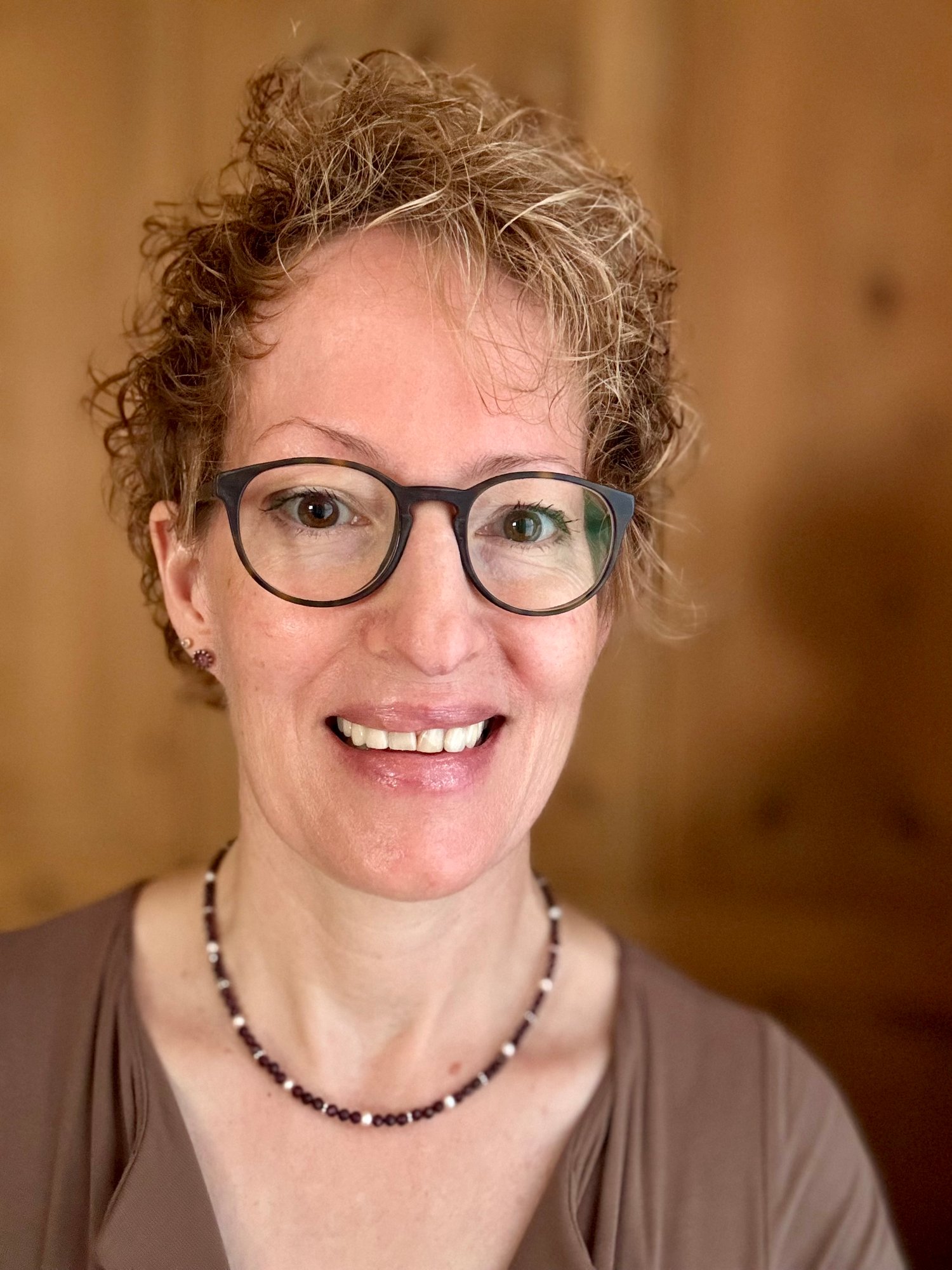 Smiling portrait of Tanja, offering compassionate one-to-one guidance.