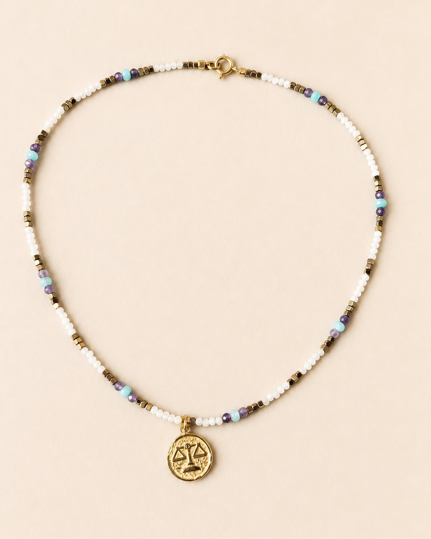 Collana Bilancia completa in pietre naturali con pendente dorato