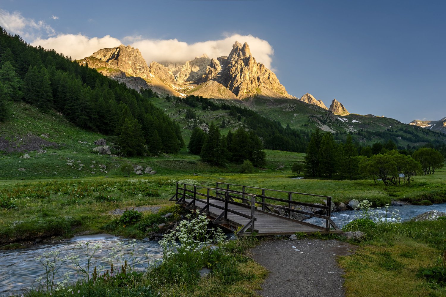France Landscape Photography Val Claree Vallée de la moody mountains 10 long exposure bridge river stream sunrise