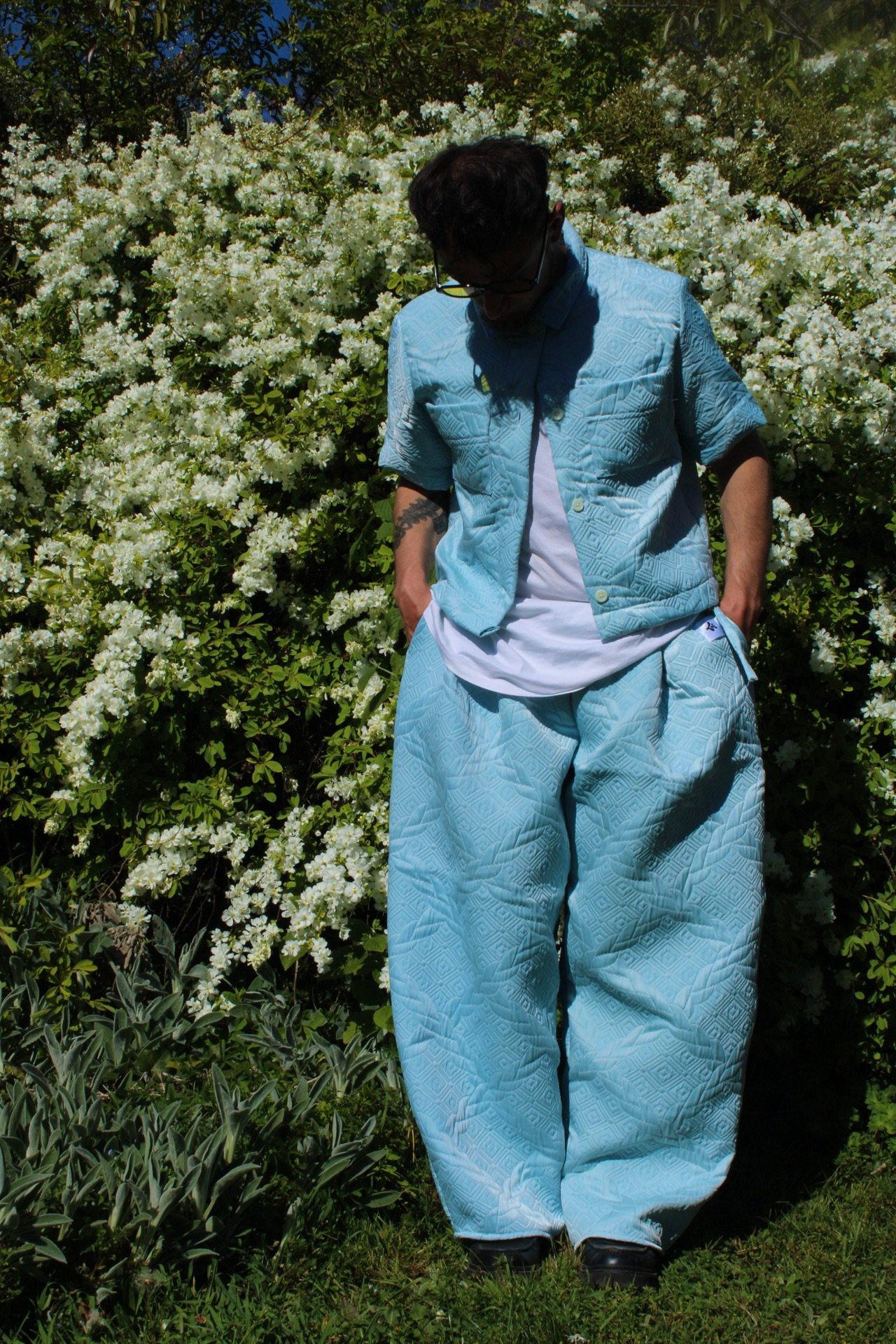 Ensemble pantalon ballon et chemise crop fashion outfit