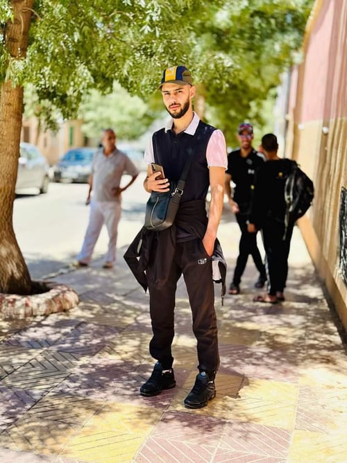 مرحبا ، أنا إبراهيم صانع محتوى على منصة أنستغرام، هنا ستجد كتاب يساعدك على تحويل هاتفك لآلة جني المال و أفضل طرق لربح المال من الهاتف، و جني أكثر من 1000 دولار شهريا من هاتفك فقط