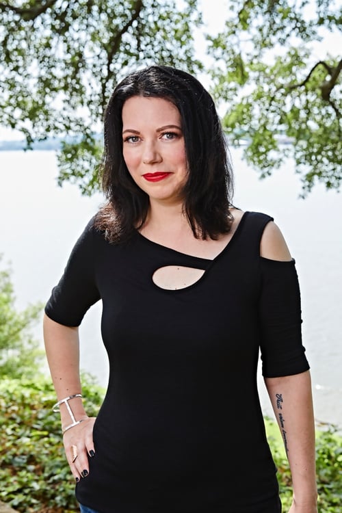 Photo of author Erin McCarthy