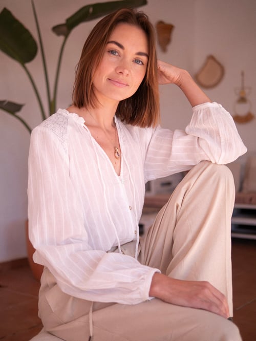 health and lifestyle coach, yoga teacher, bio pic, headshot, self care, healthy habits coach.