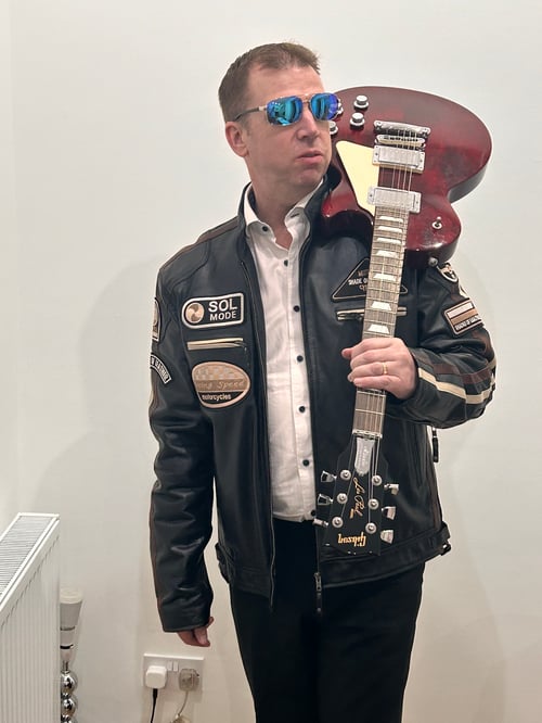 Da-Ran is a solo singer songwriter Guitarist from the North West of Englan.