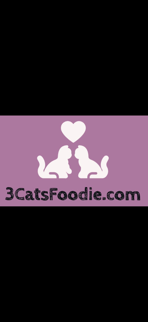 3CatsFoodie logo with two cats and a heart icon