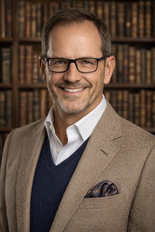 Portrait de Julian McKinsey, auteur du livre StopoClop, spécialiste de l’approche mentale pour arrêter de fumer