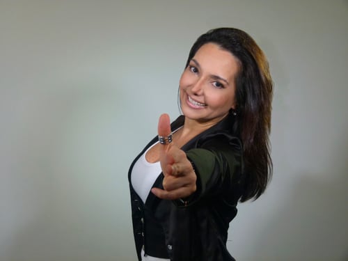 Azabache, azabacheonline, e-book, libremente, venezolana, influencer, speaker, artista, residente en Argentina