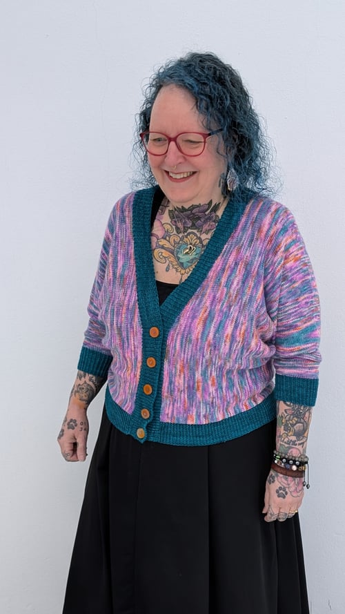 Spinnemamma wearing the Coming Together Cardigan while looking to the ground