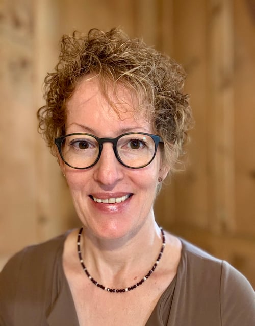 Portrait of Tanja Hostettler, founder of Solareya, guiding people through the Twin Flame Journey, awakening, Kundalini, and soul remembrance.